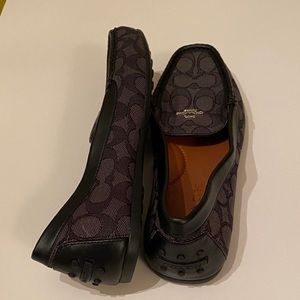Coach Loafers
Size 8 us